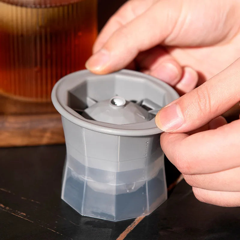 Bartending Artifact Household Round Ice Cube Mold with Lid
